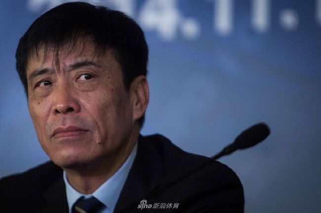 韩国三级在泳池里做